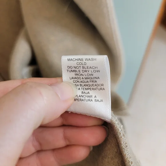 Love Tree New Women's Tan Sleeveless Sweater Vest Cardigan Size X Large - Picture 8 of 10